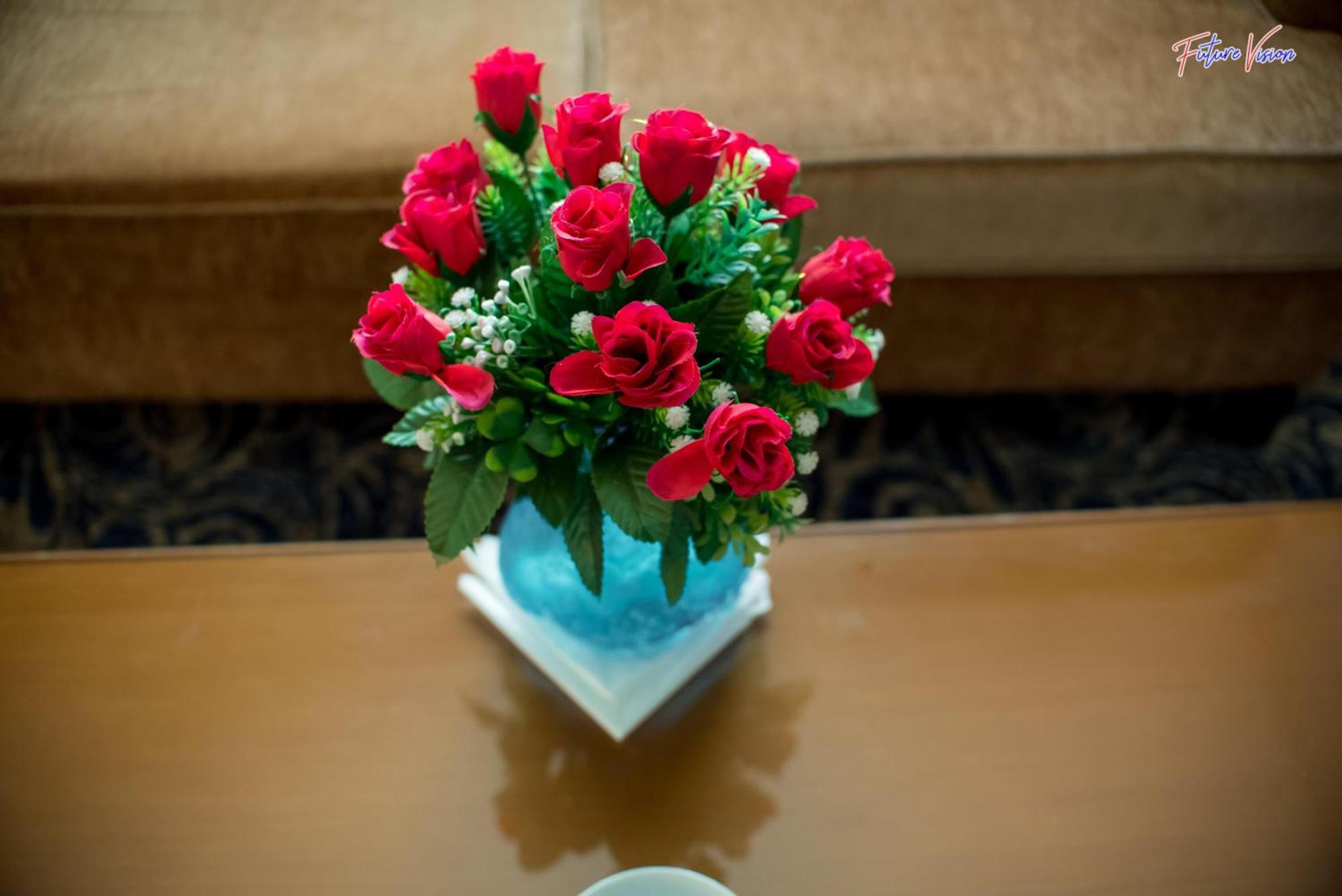 Rehana Plaza Hotel El El Cairo Exterior foto A bouquet of roses