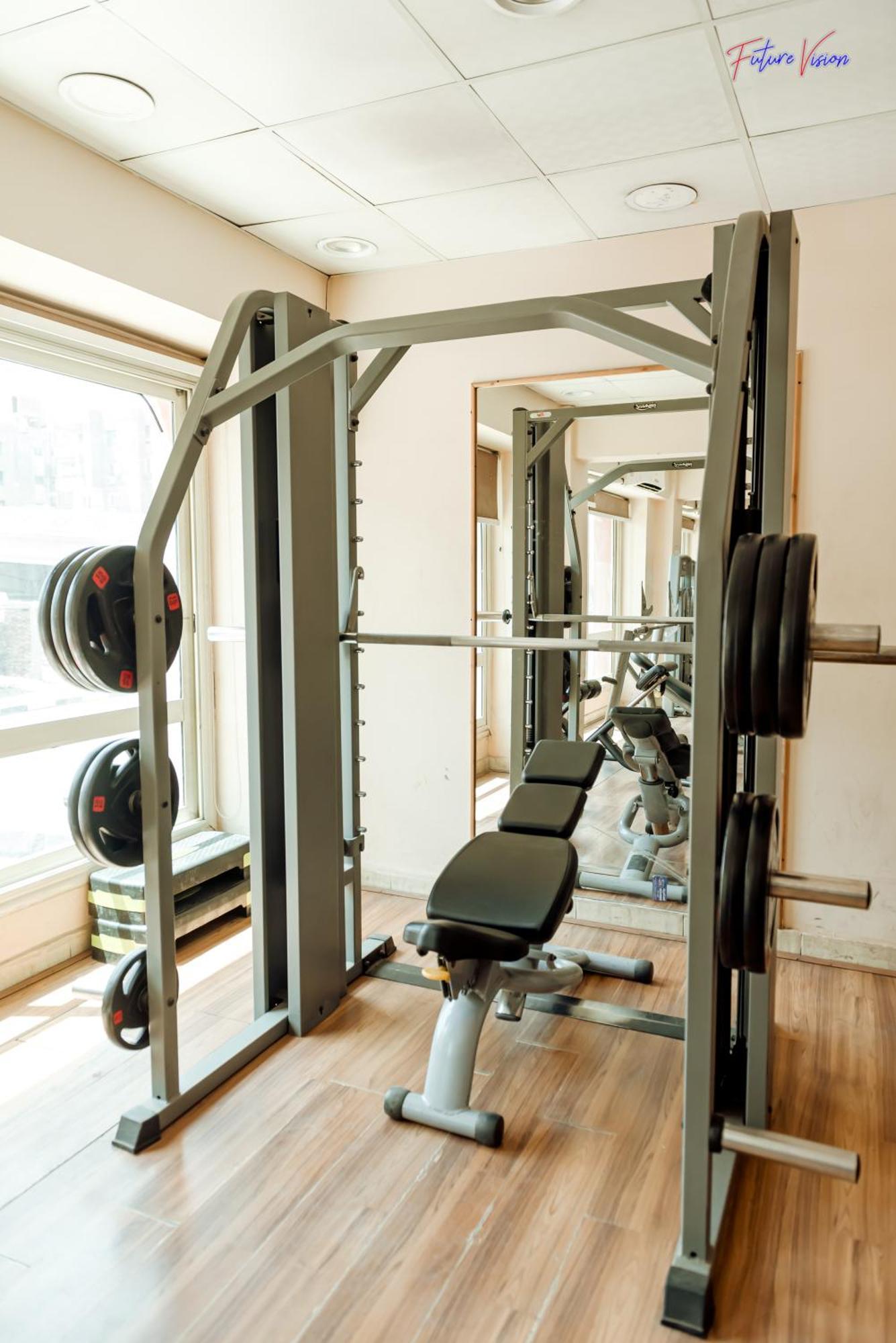 Rehana Plaza Hotel El El Cairo Exterior foto A Smith machine