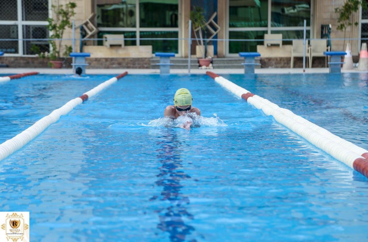 Rehana Plaza Hotel El El Cairo Exterior foto Swimming pool at the school